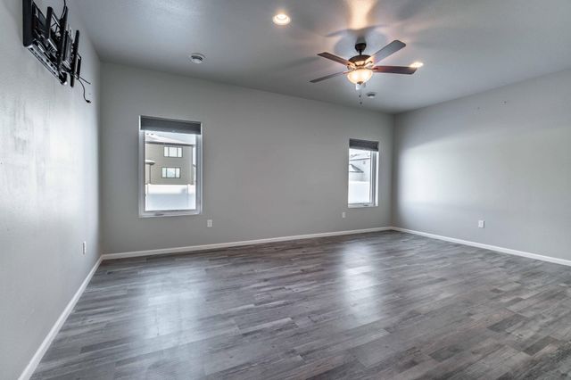 1052 50th Avenue W, West Fargo, ND 58078