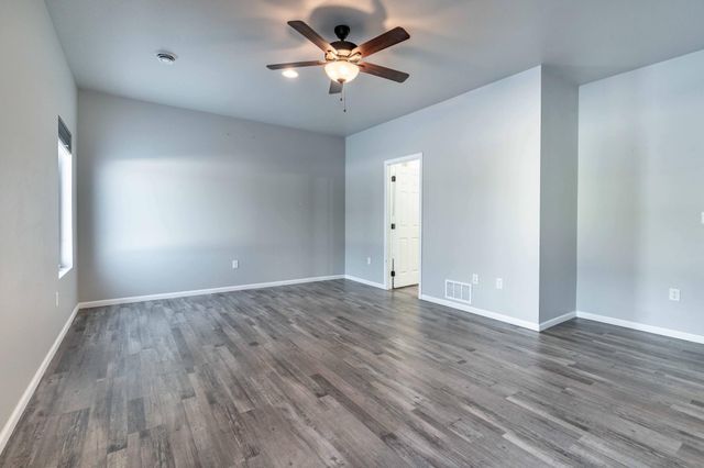 1052 50th Avenue W, West Fargo, ND 58078