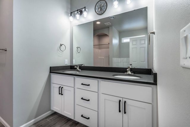 1052 50th Avenue W, West Fargo, ND 58078