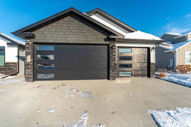 1052 50th Avenue W, West Fargo, ND 58078