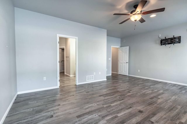 1052 50th Avenue W, West Fargo, ND 58078