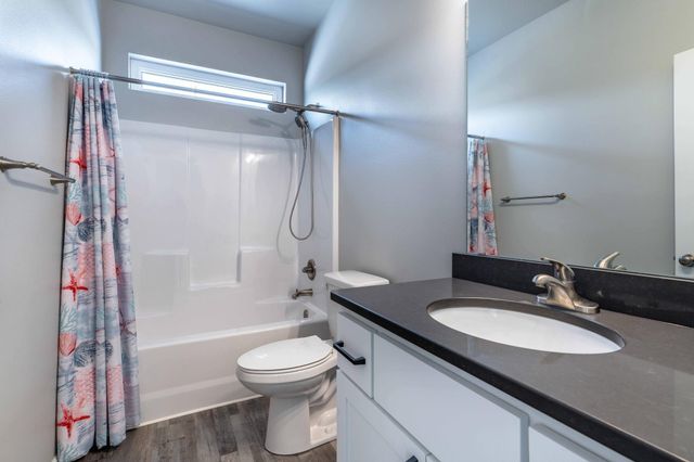 1052 50th Avenue W, West Fargo, ND 58078