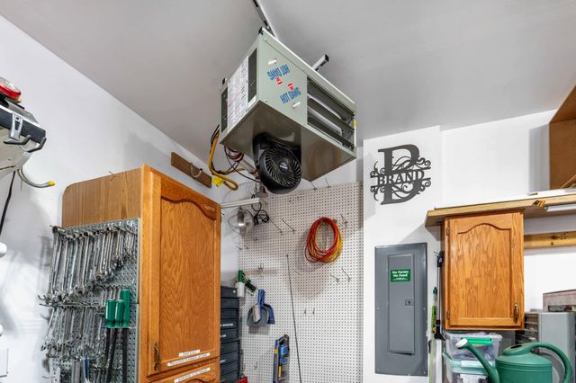 1052 50th Avenue W, West Fargo, ND 58078