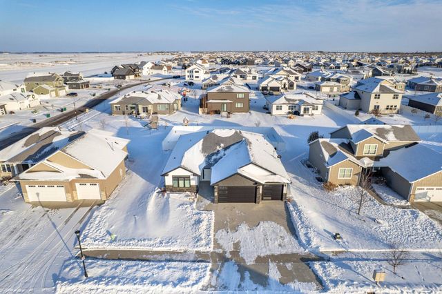 1052 50th Avenue W, West Fargo, ND 58078