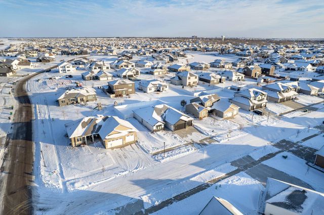 1052 50th Avenue W, West Fargo, ND 58078