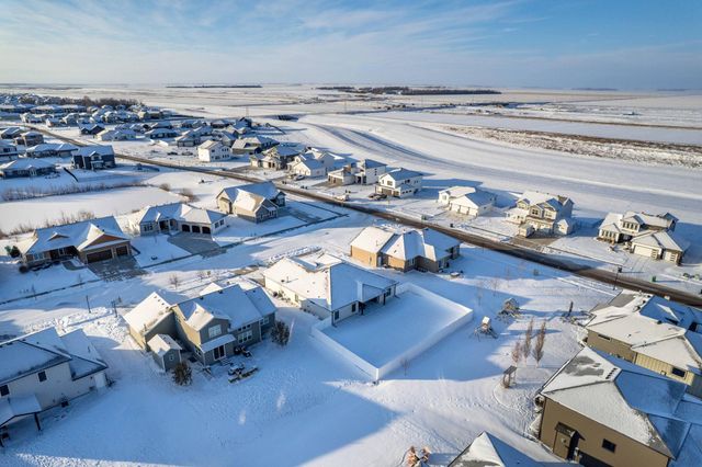 1052 50th Avenue W, West Fargo, ND 58078