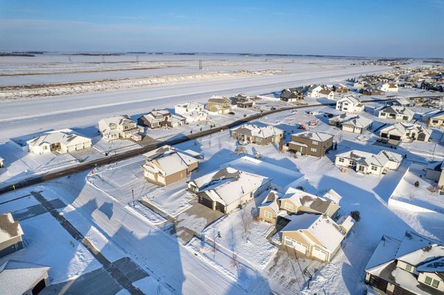 1052 50th Avenue W, West Fargo, ND 58078