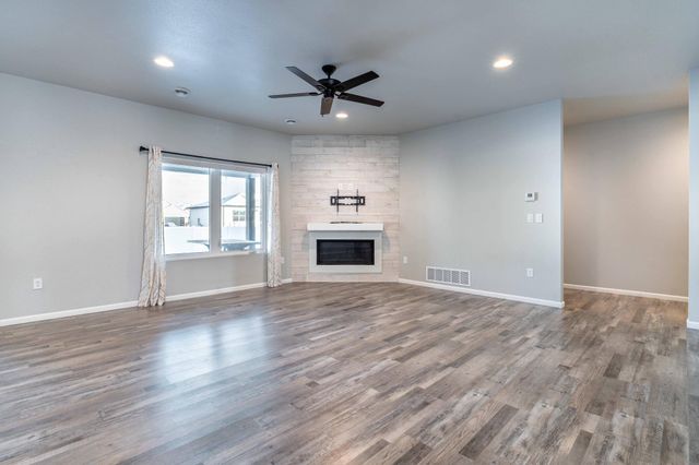 1052 50th Avenue W, West Fargo, ND 58078