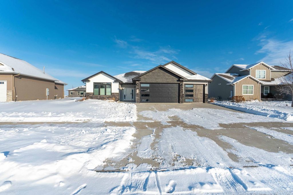 1052 50th Avenue W, West Fargo, ND 58078