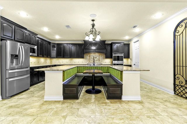 127 Bridgewater, Onalaska, TX 77360
