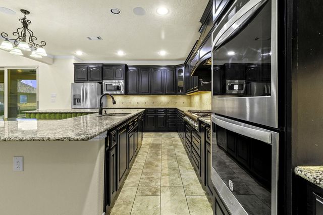 127 Bridgewater, Onalaska, TX 77360