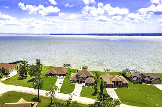 127 Bridgewater, Onalaska, TX 77360