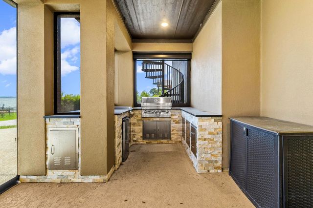 127 Bridgewater, Onalaska, TX 77360