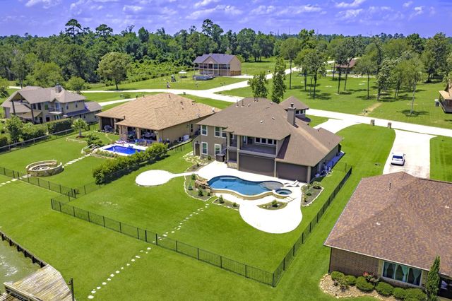 127 Bridgewater, Onalaska, TX 77360