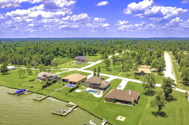 127 Bridgewater, Onalaska, TX 77360