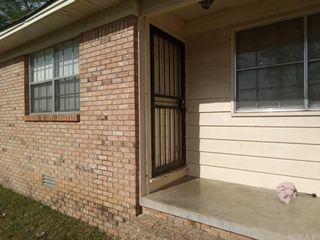 619-621 Newcastle Dr, Sherwood, AR 72120