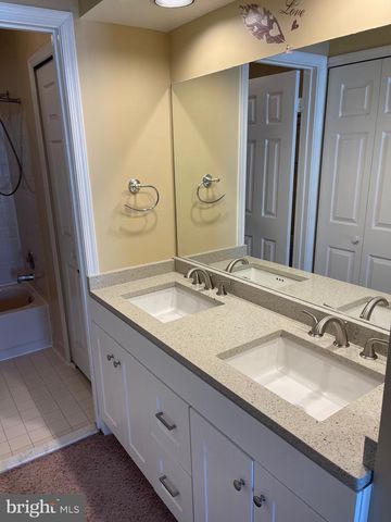 4221 DEVONWOOD WAY, Woodbridge, VA 22192