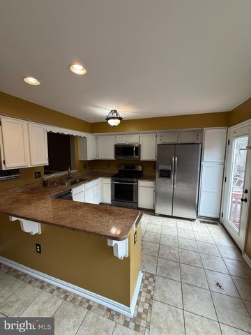 4221 DEVONWOOD WAY, Woodbridge, VA 22192