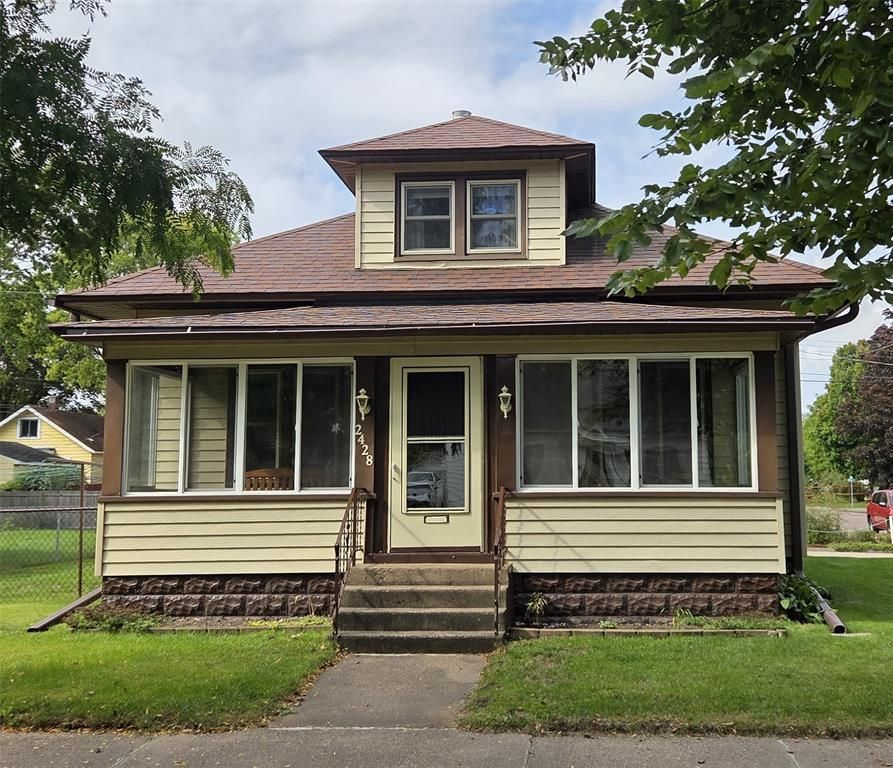 2428 4th Street, Eau Claire, WI 54703