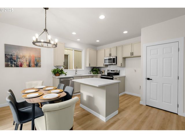 7544 Ne CATHERINE Ct, Hillsboro, OR 97124