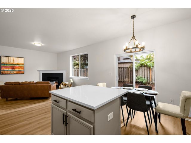 7544 Ne CATHERINE Ct, Hillsboro, OR 97124