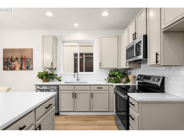 7544 Ne CATHERINE Ct, Hillsboro, OR 97124