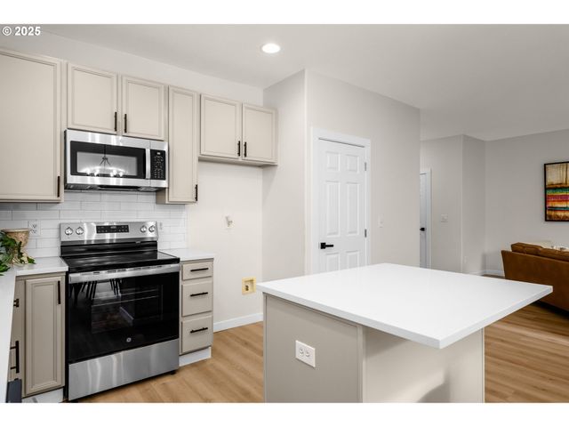 7544 Ne CATHERINE Ct, Hillsboro, OR 97124