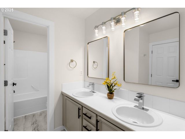 7544 Ne CATHERINE Ct, Hillsboro, OR 97124