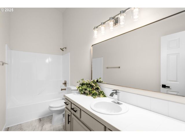 7544 Ne CATHERINE Ct, Hillsboro, OR 97124