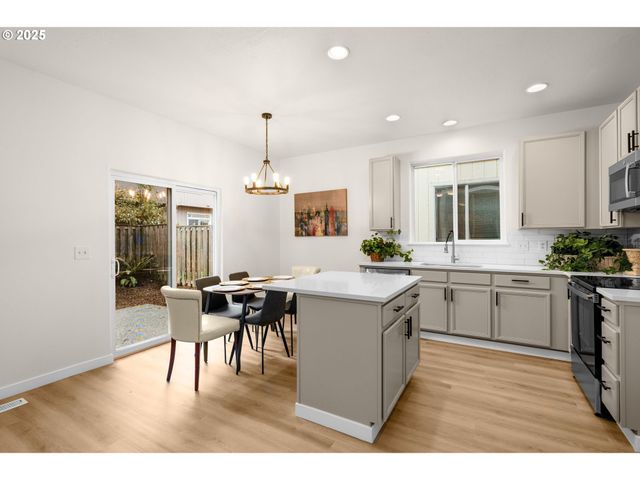 7544 Ne CATHERINE Ct, Hillsboro, OR 97124