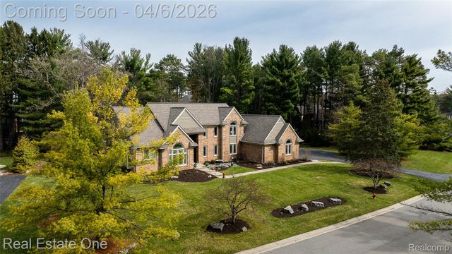 5350 Hidden Pines Drive, Genoa Township, MI 48116