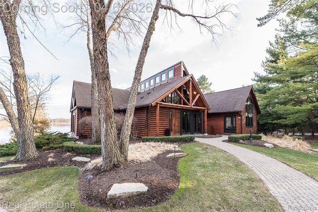 5350 Hidden Pines Drive, Genoa Township, MI 48116
