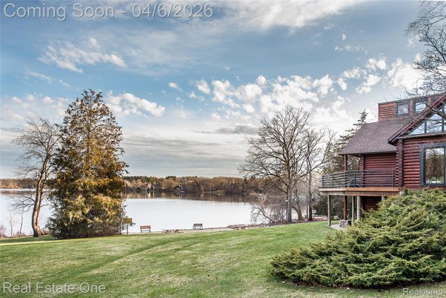 5350 Hidden Pines Drive, Genoa Township, MI 48116