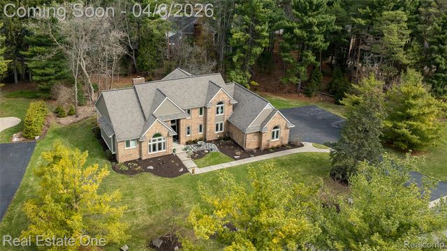 5350 Hidden Pines Drive, Genoa Township, MI 48116