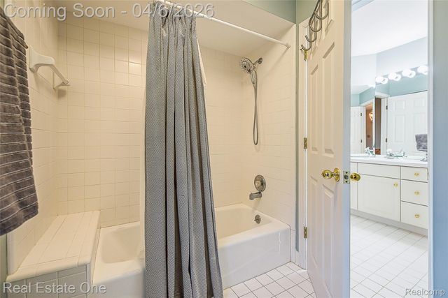 5350 Hidden Pines Drive, Genoa Township, MI 48116