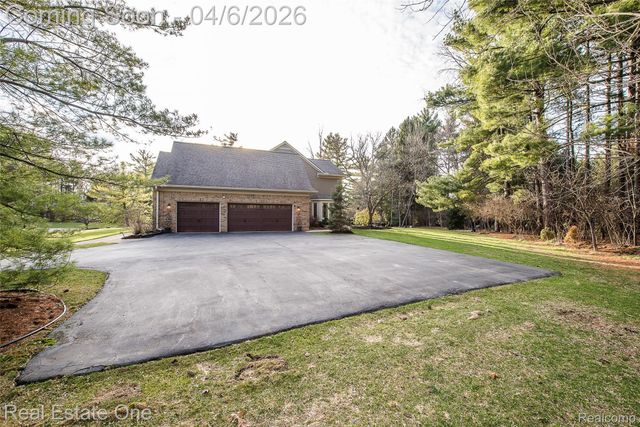 5350 Hidden Pines Drive, Genoa Township, MI 48116
