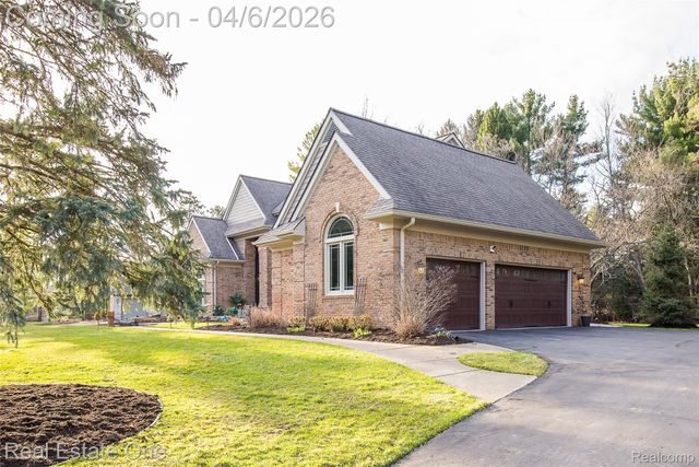 5350 Hidden Pines Drive, Genoa Township, MI 48116