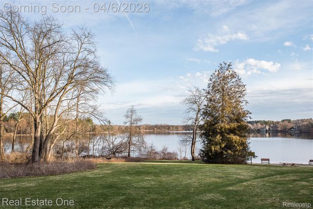 5350 Hidden Pines Drive, Genoa Township, MI 48116