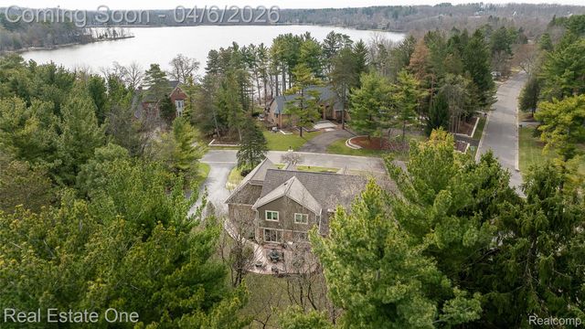 5350 Hidden Pines Drive, Genoa Township, MI 48116