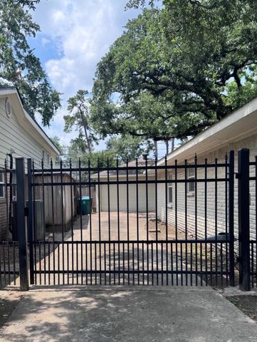 6906 Alderney Drive, Houston, TX 77055