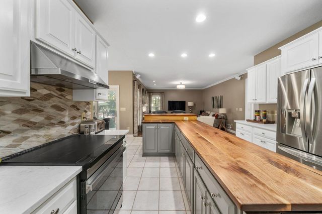 403 Ashmoore Circle E, Powell, OH 43065