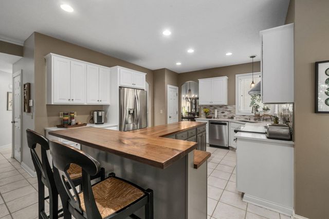 403 Ashmoore Circle E, Powell, OH 43065