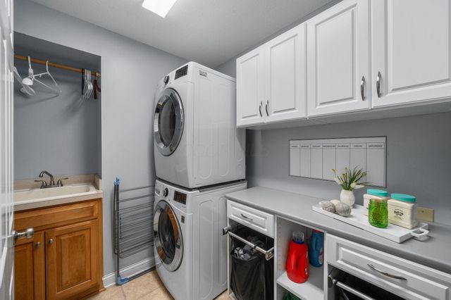 403 Ashmoore Circle E, Powell, OH 43065