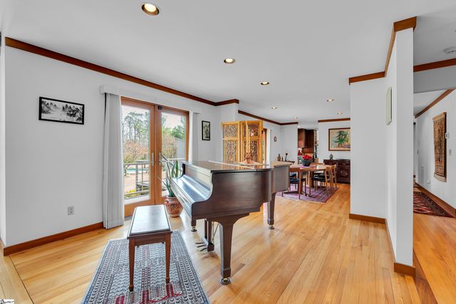 122 Woodland Lane, Simpsonville, SC 29681