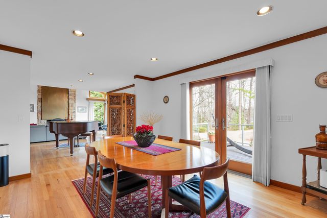 122 Woodland Lane, Simpsonville, SC 29681