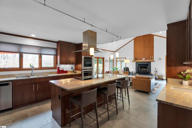 122 Woodland Lane, Simpsonville, SC 29681