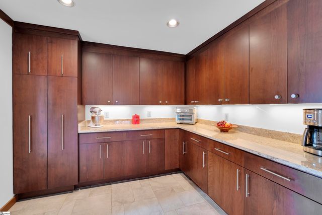 122 Woodland Lane, Simpsonville, SC 29681