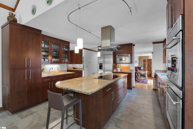 122 Woodland Lane, Simpsonville, SC 29681