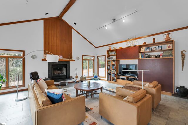 122 Woodland Lane, Simpsonville, SC 29681