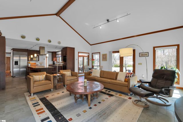 122 Woodland Lane, Simpsonville, SC 29681